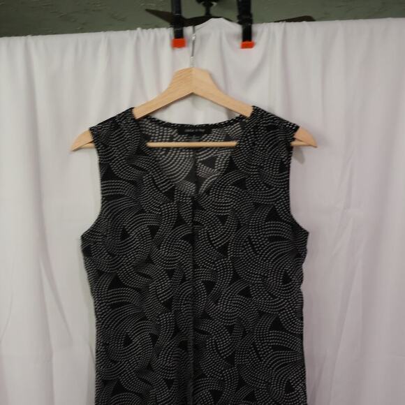 Adele & May Blouse Size Small Sleeveless Lightweight V Neck Black - Picture 12 of 12